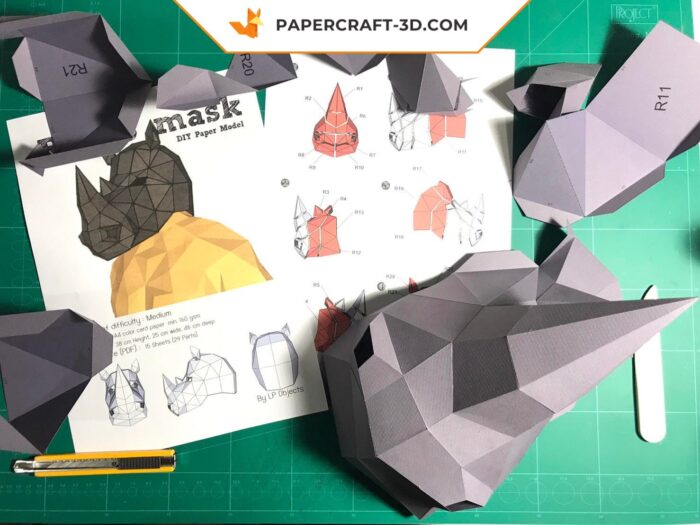 Papercraft masque de rhinocéros en origami papier 3D