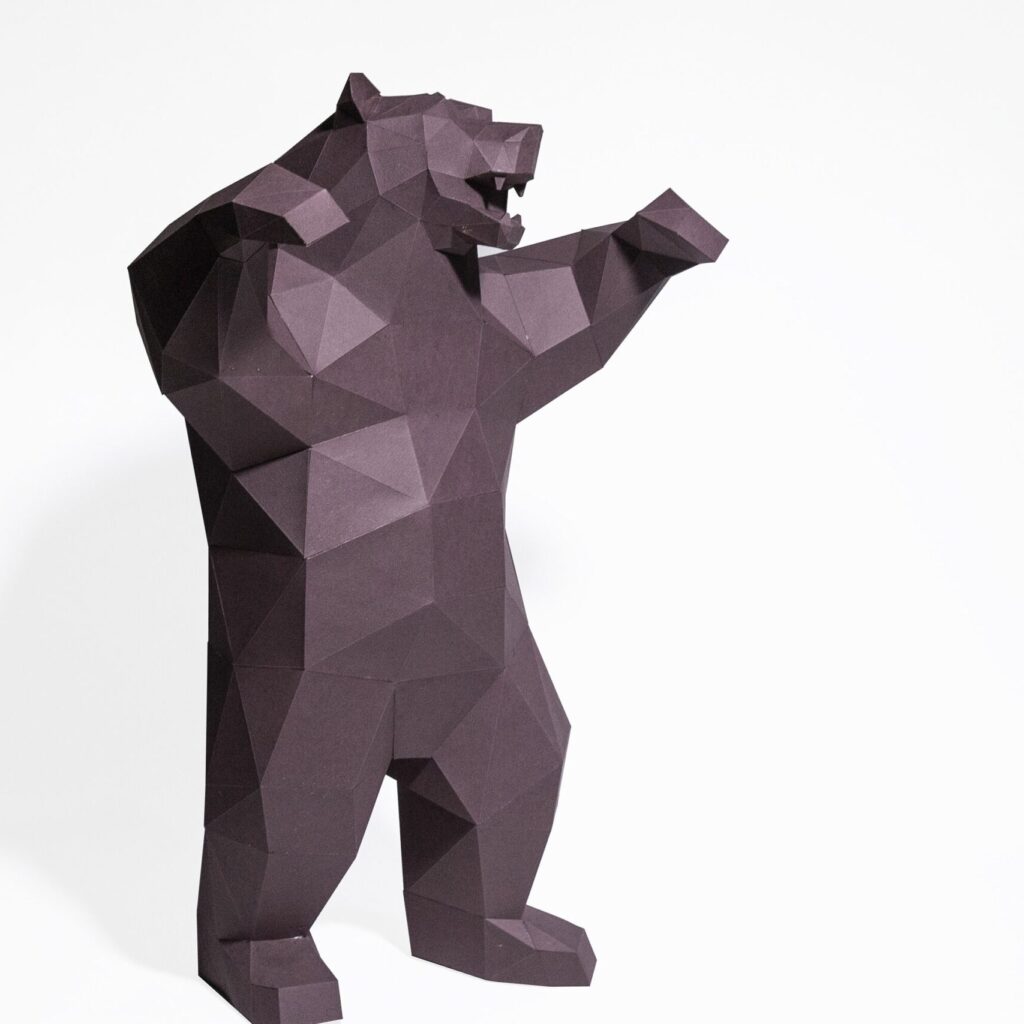 Papercraft d'ours en colère en origami 3D