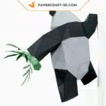 Papercraft Panda grimpant sur un mur en origami papier 3D