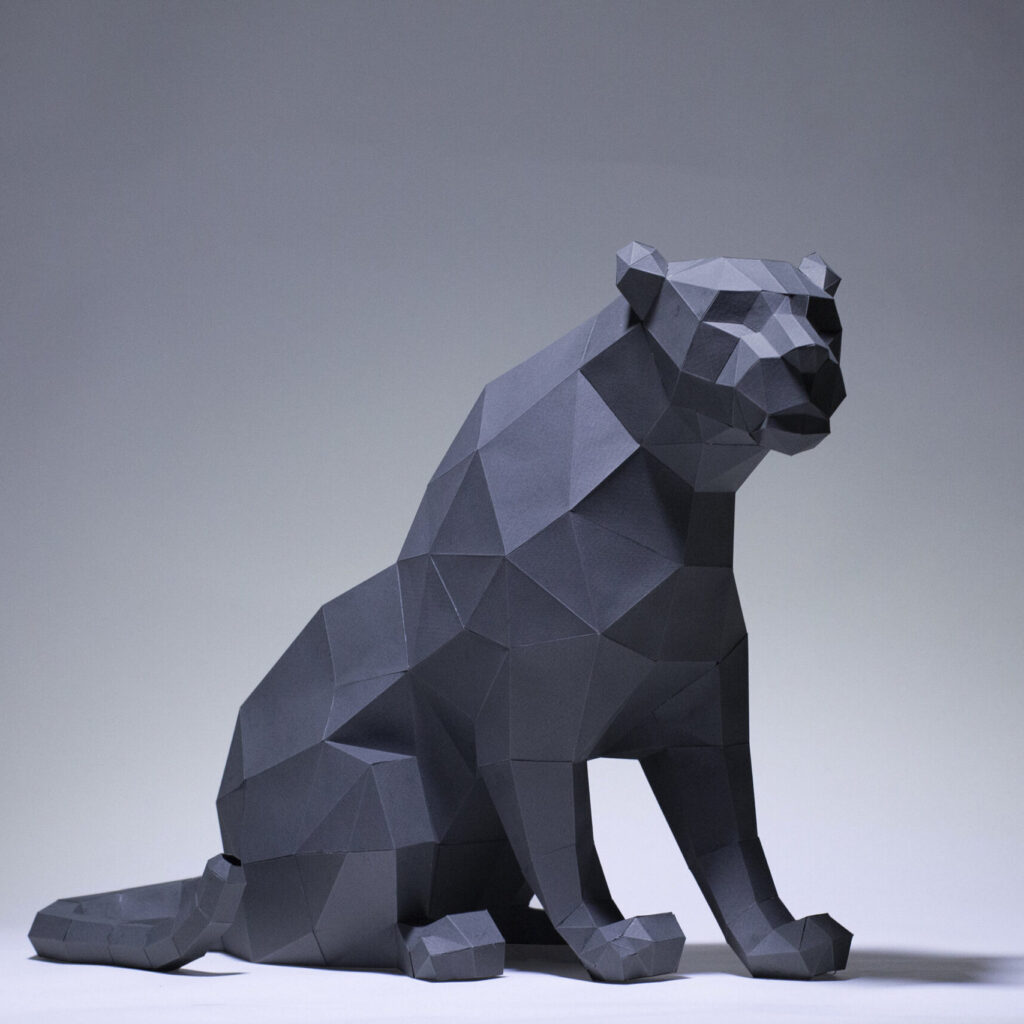 Papercraft panthère noire assise en origami