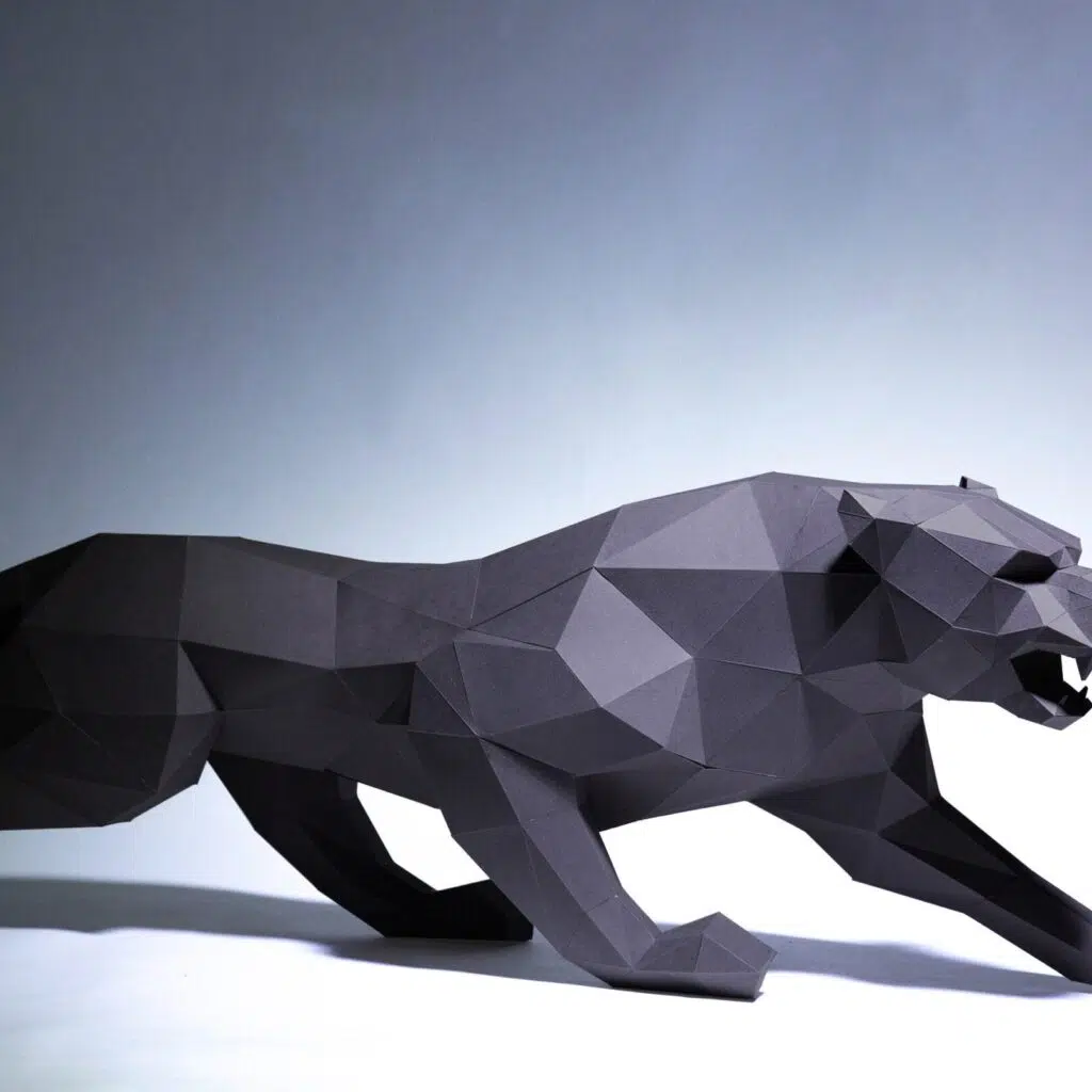 Papercraft de panthère noire en colère