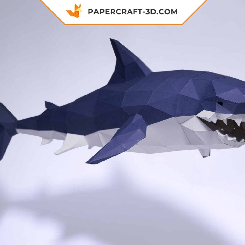 Papercraft de requin aggressif en origami 3D