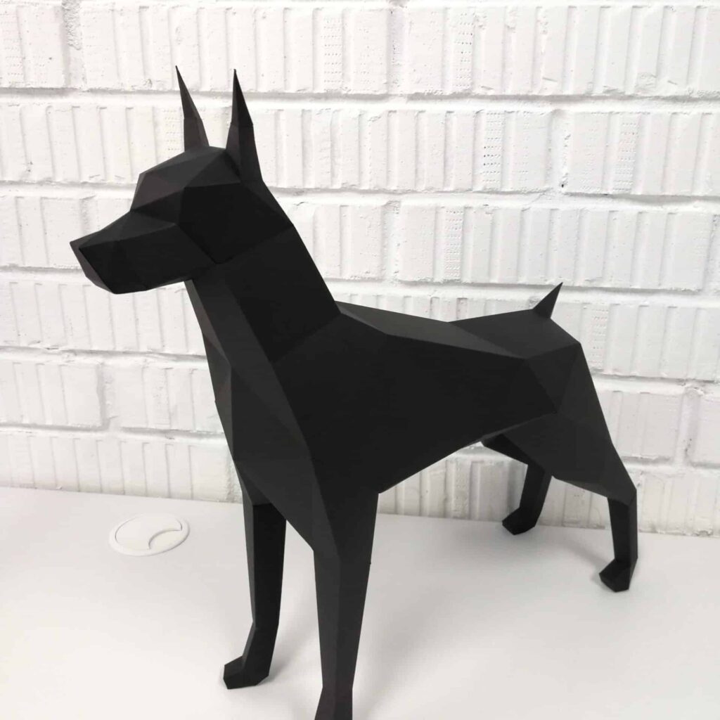 Papercraft d'un doberman noir en origami 3D
