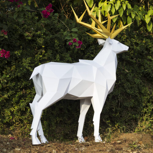 Papercraft di cervo reale in origami