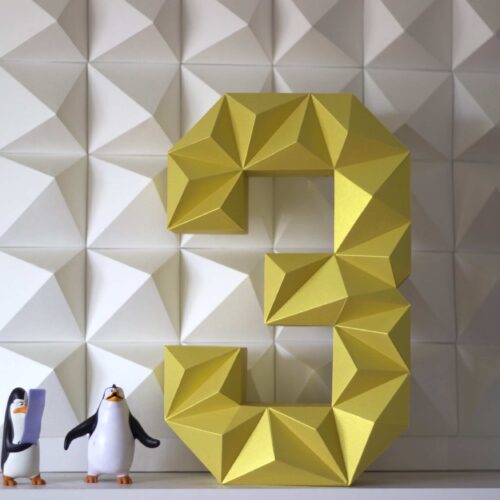 Chiffre 3 en papercraft 3D – modèle PDF à imprimer pour déco d’anniversaire ou événement festif