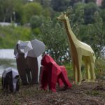 Papercraft of African animals in 3D origami