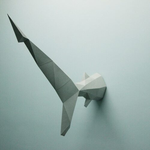 Papercraft queue de requin murale en origami