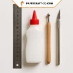 Kit di attrezzature essenziali (colla, taglierino, righello, tagliacarte)