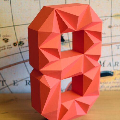 Chiffre 8 en papercraft 3D – modèle PDF à imprimer pour anniversaire et décoration