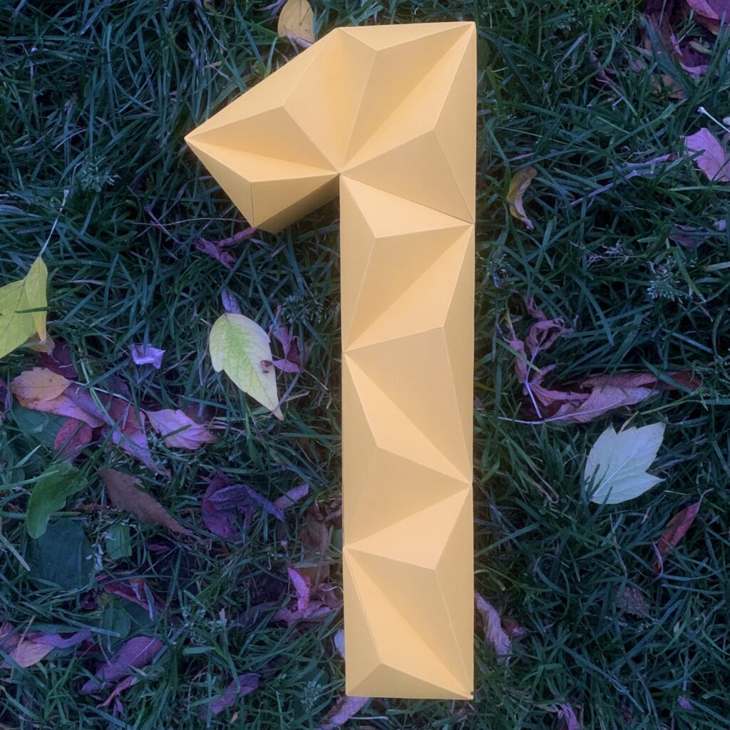 Chiffre 1 en papercraft 3D – modèle PDF à imprimer pour anniversaire et déco festive