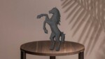 Papercraft schwarzes Pferd in 3D origami