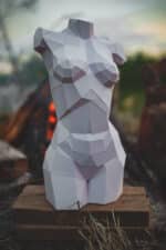 Papercraft weiblicher Körper in origami 3D