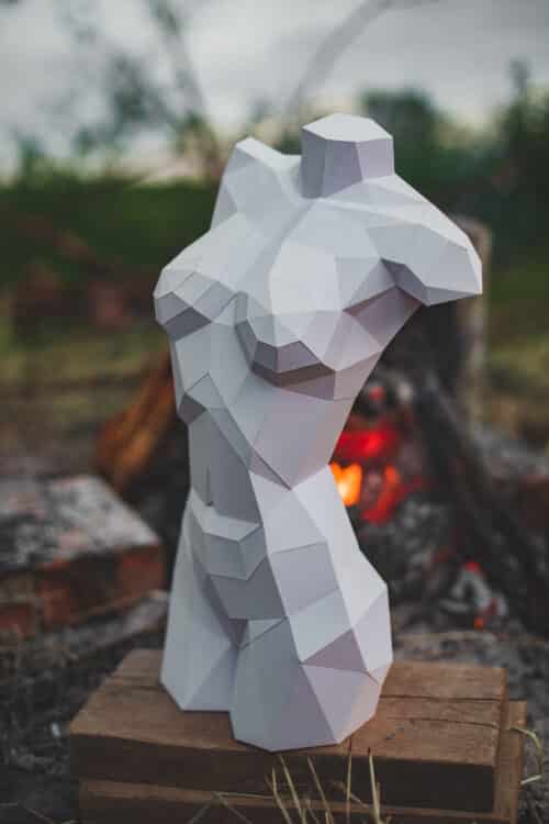 Papercraft weiblicher Körper in origami 3D