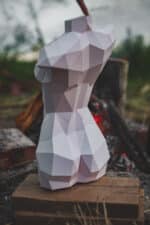 Papercraft weiblicher Körper in origami 3D