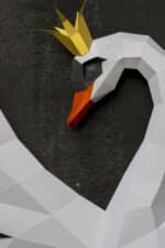 Papercraft von Schwan mit Krone in 3D-Origami
