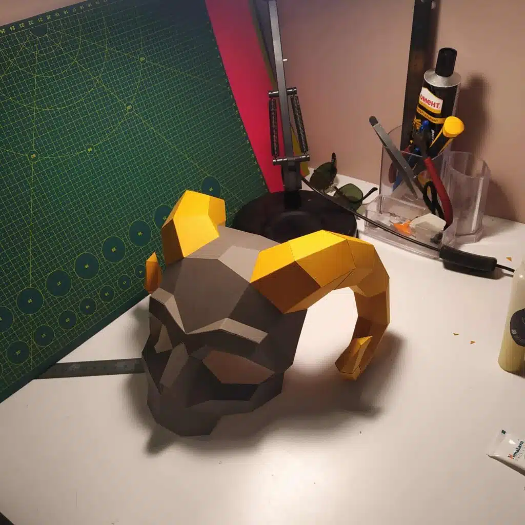 Papercraft masque de crâne à cornes en origami 3D