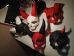 Papercraft de máscara de calavera con cuernos en origami 3D
