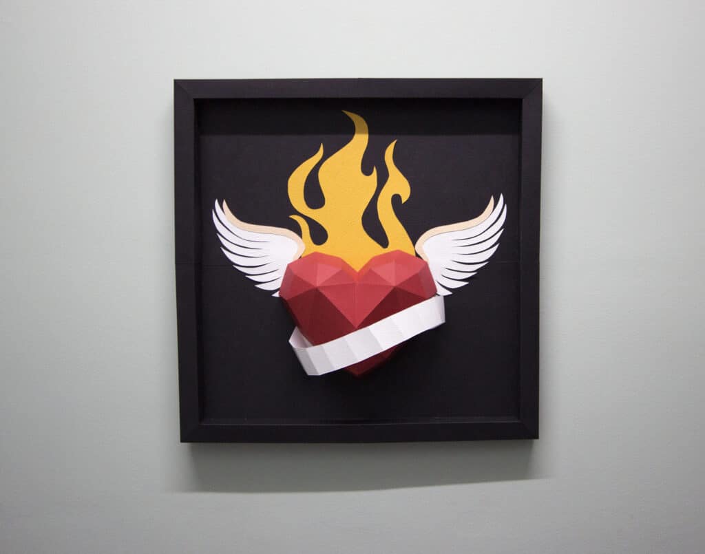 Papercraft de corazón tatuado en marco en origami 3D Papercraft de corazón tatuado en marco en origami 3D