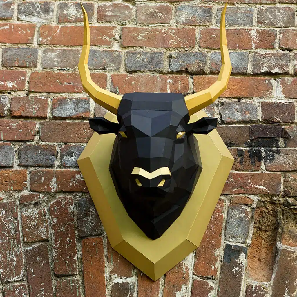 Papercraft de taureau sur bouclier en origami 3D