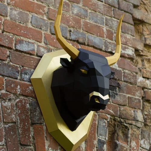 Papercraft de taureau sur bouclier en origami 3D