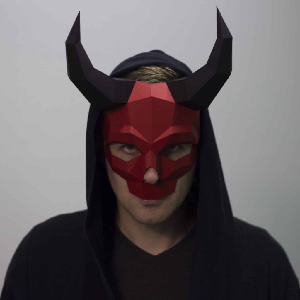 Papercraft de masque crâne cornu en origami 3D