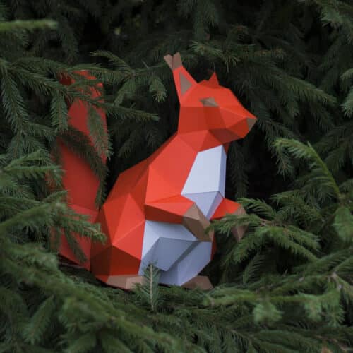 Papercraft d'écureuil assis en origami 3D