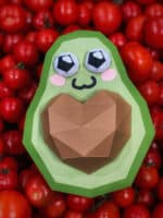 Papercraft di avocado con cuore in origami 3D