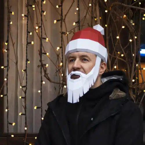 Papercraft de chapeau du Père Noël avec barbe en origami 3D