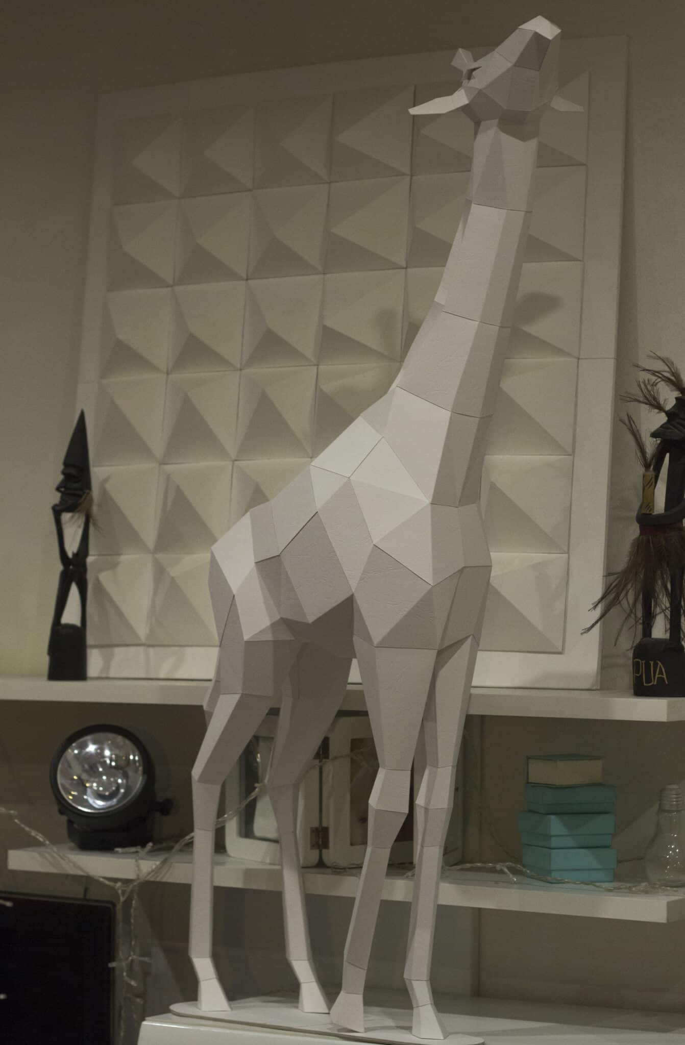 Papercraft of baby giraffe in 3D origami Papercraft of baby giraffe in 3D origami