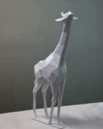 Papercraft di giraffa bambino dall'installazione madre e figlio in origami 3D