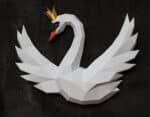 Papercraft von Schwan mit Krone in 3D-Origami