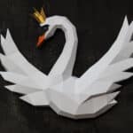 Papercraft de cygne avec couronne en origami 3D