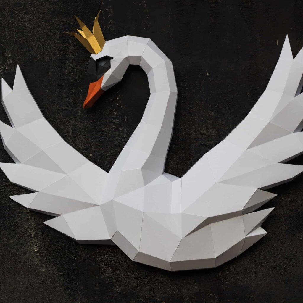 Papercraft de cygne avec couronne en origami 3D