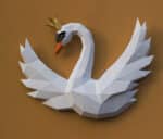 Papercraft von Schwan mit Krone in 3D-Origami