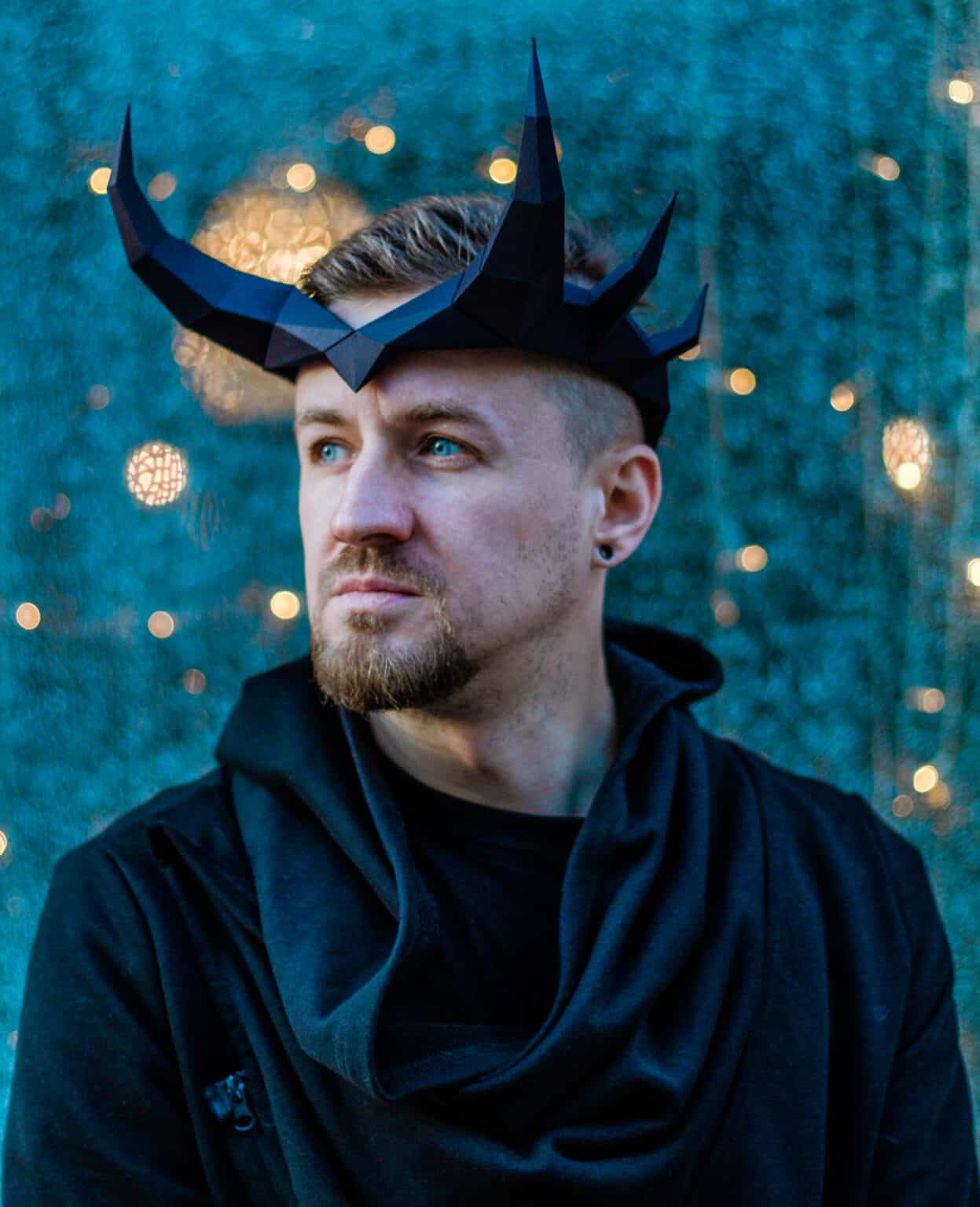 Papercraft de corona cornuda en origami 3D