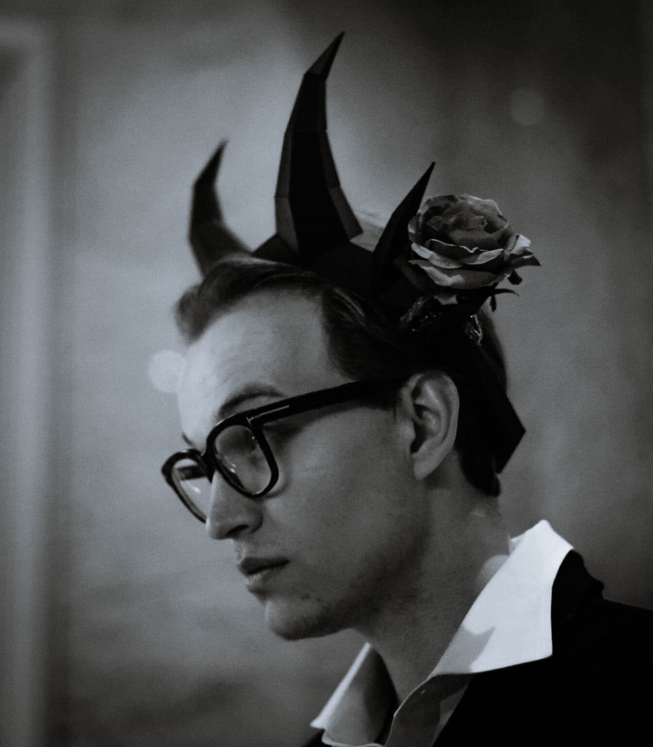 Papercraft de corona cornuda en origami 3D