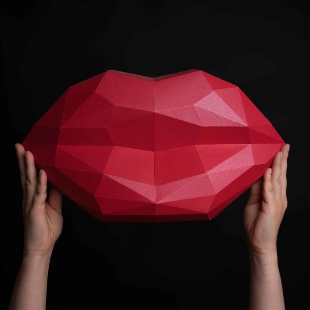 Lèvres rouges en papercraft 3D
