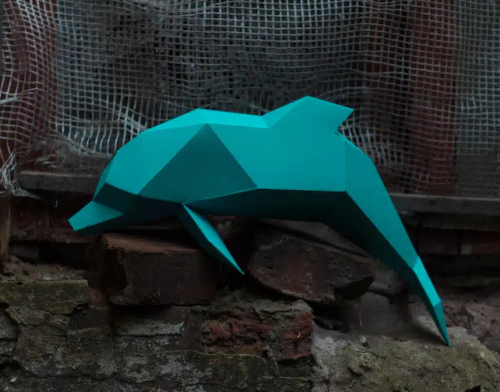 Papercraft eines Delfins in 3D-Origami Papercraft eines Delfins in 3D-Origami