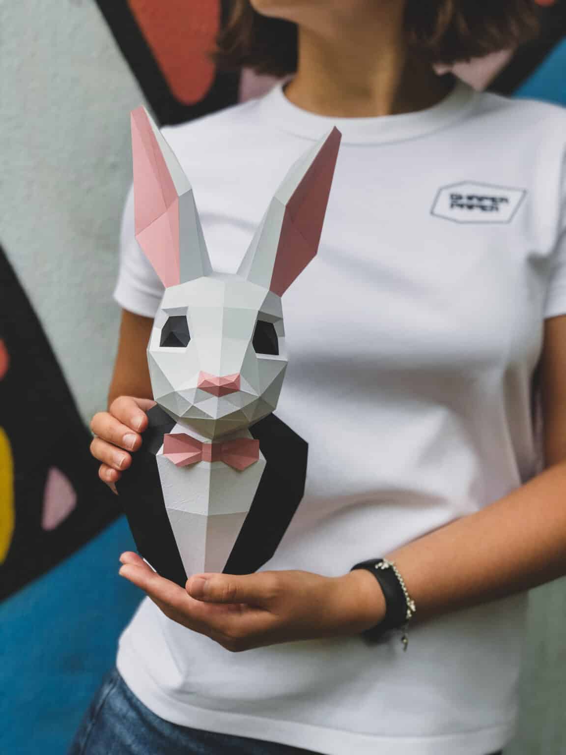 Papercraft de conejo con traje en origami 3D Papercraft de conejo con traje en origami 3D