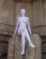 Femme assise en papercraft 3D