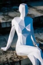 Femme assise en papercraft 3D