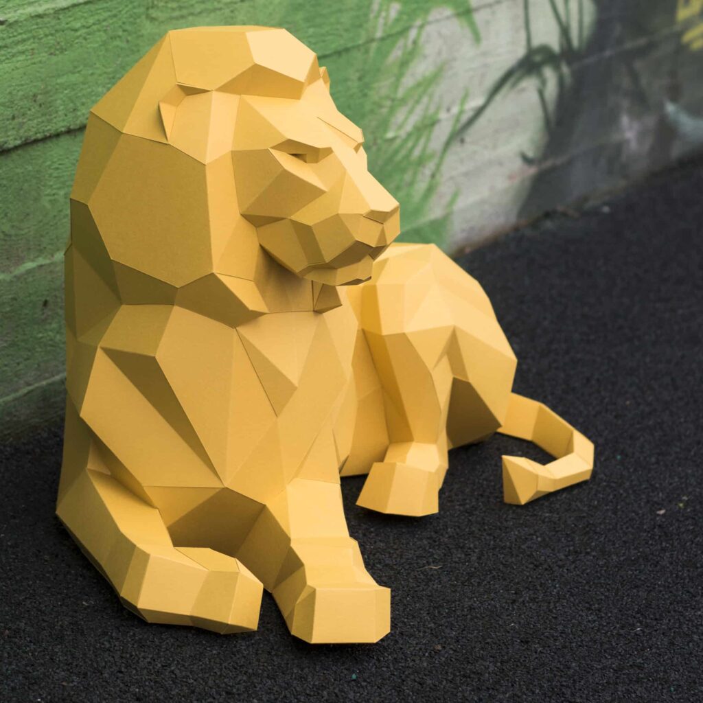 Lion couché en papercraft 3D