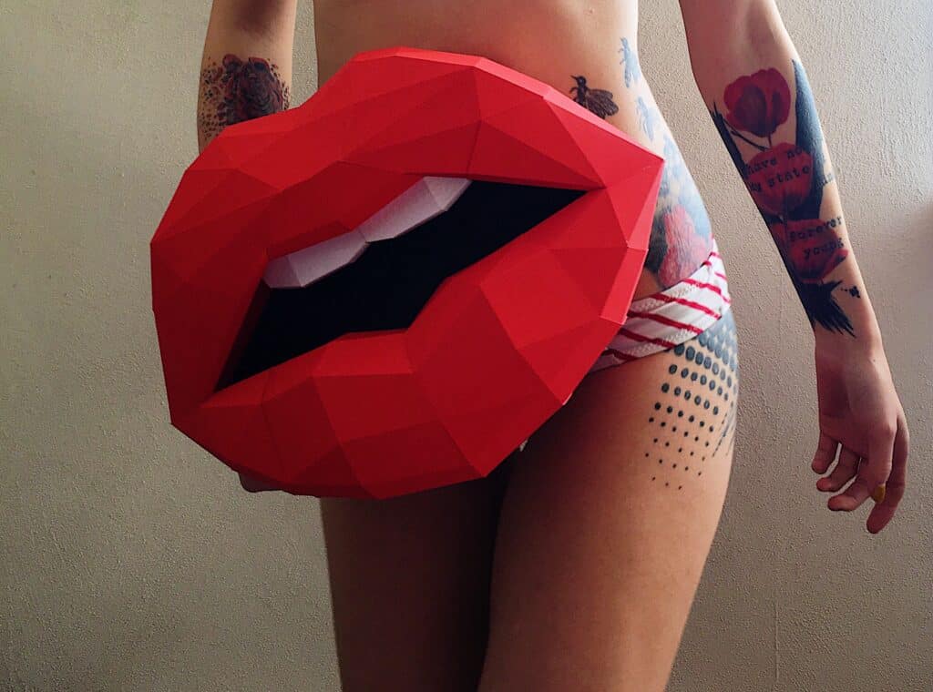 Papercraft de bouche rouge en origami 3D Papercraft de bouche rouge en origami 3D