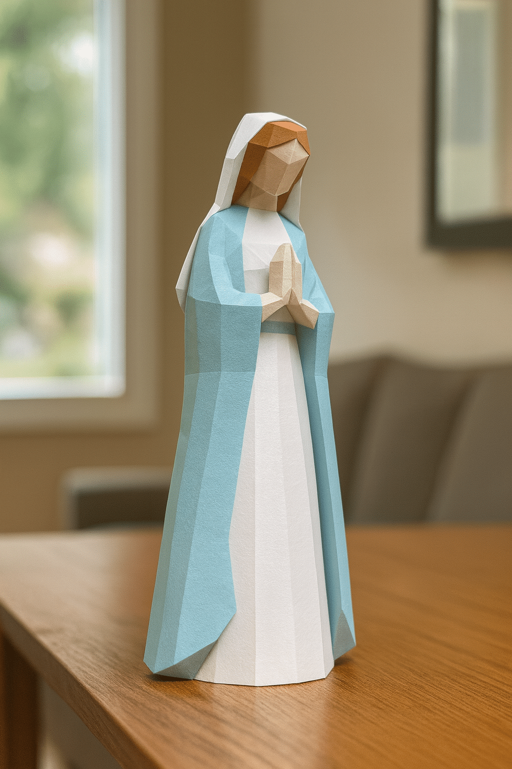 La Vierge Marie – Statue papercraft 3D, douceur et sérénité La Vierge Marie – Statue papercraft 3D, douceur et sérénité